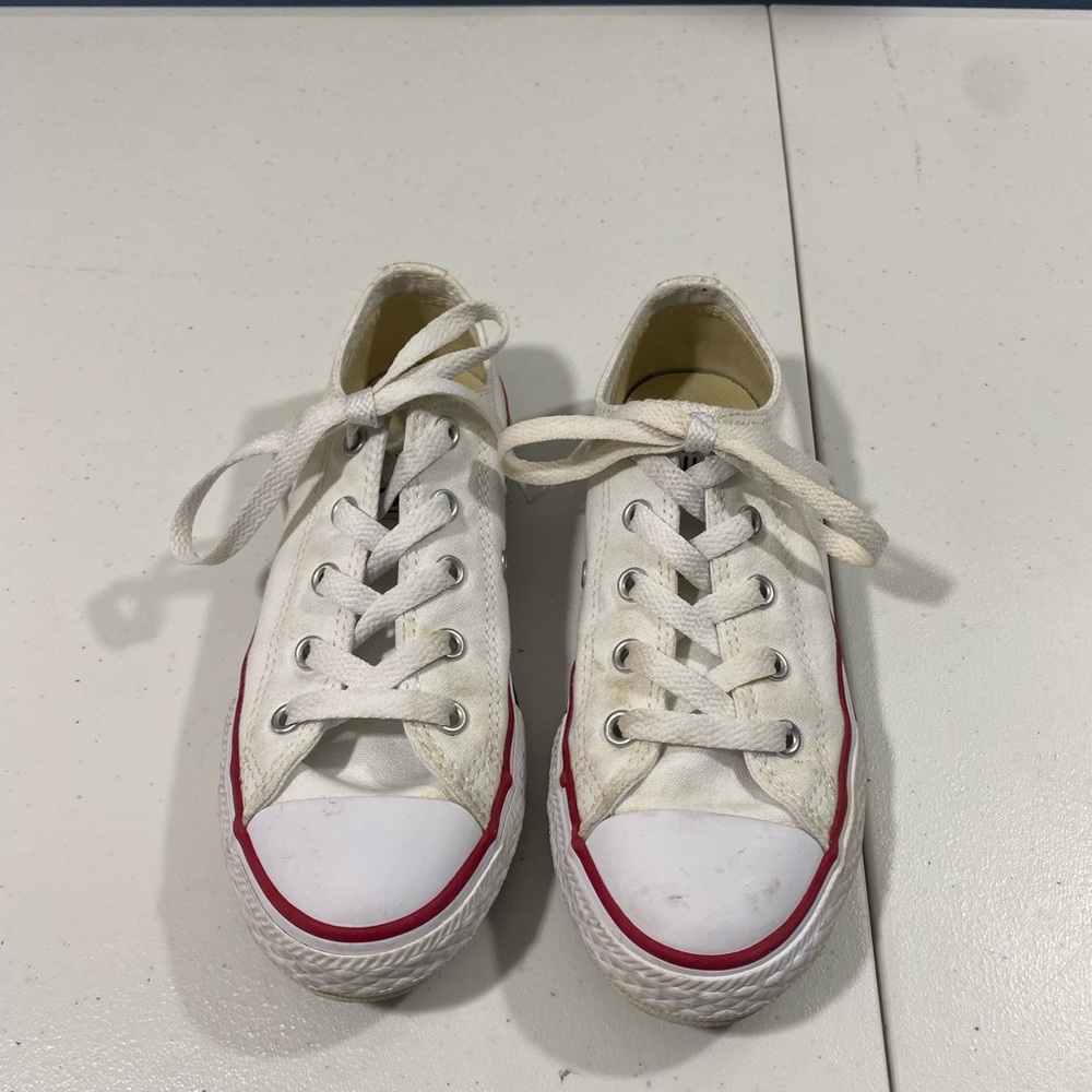 - Converse kids low top white w/red accent strip size 1. Good condition
